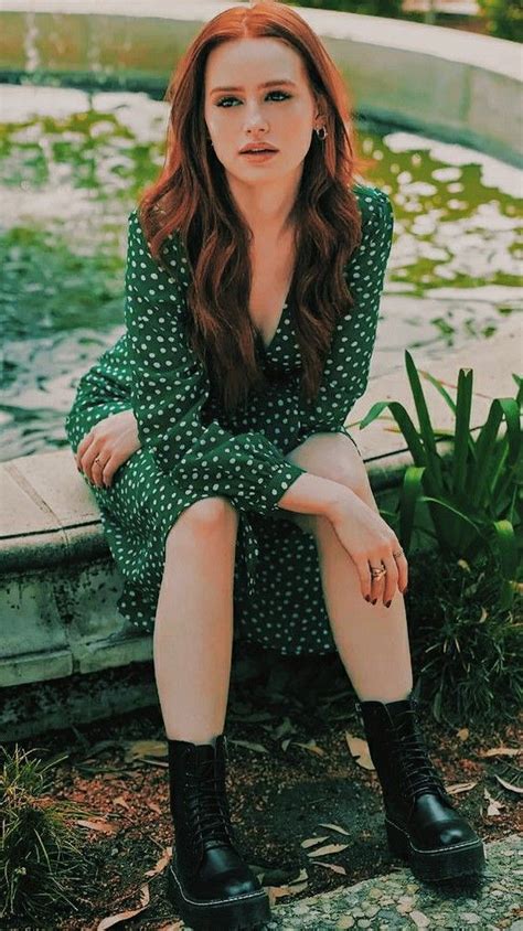 Vídeos pornôs com Madelaine Petsch 